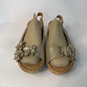 B.O.C. / Bjorndal Daphne Women's Size 11 Gold Floral Leather Wedge Cork Sandals